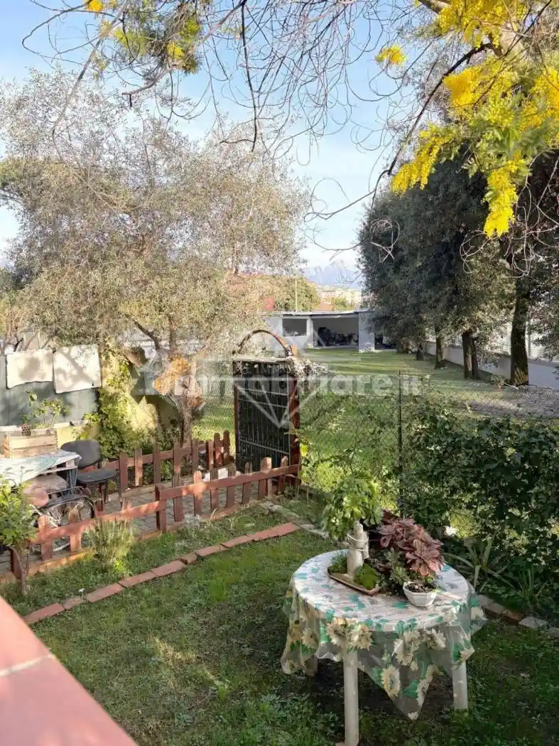 Appartamento in vendita a Carrara