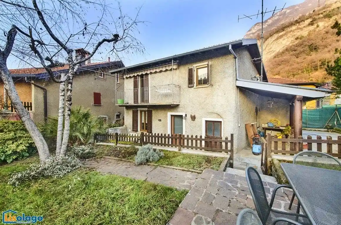 Casa indipendente in vendita a Mandello del Lario