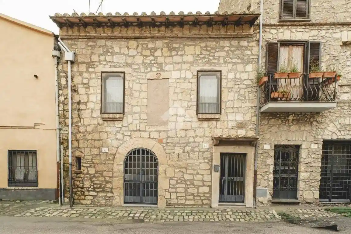 Palazzo - Edificio in vendita a Tarquinia