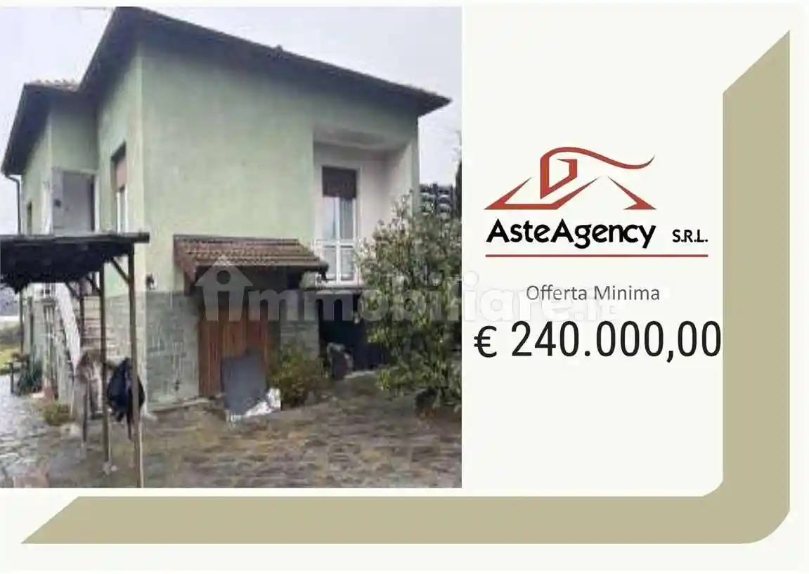 Casa indipendente in vendita a Gavirate