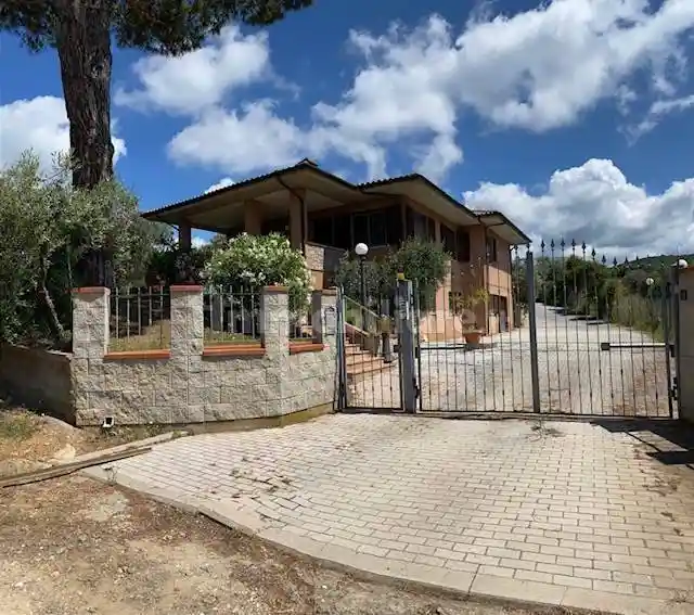 Villa in vendita a Follonica