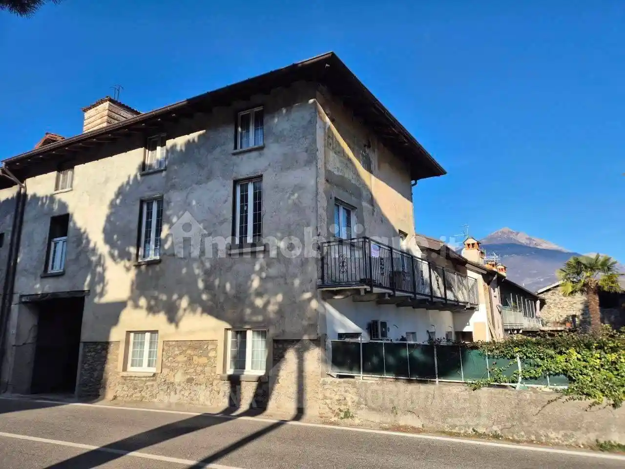 Casa indipendente in vendita a Colico