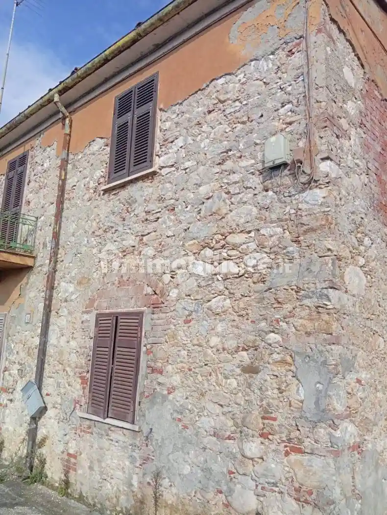 Casa indipendente in vendita a Carrara