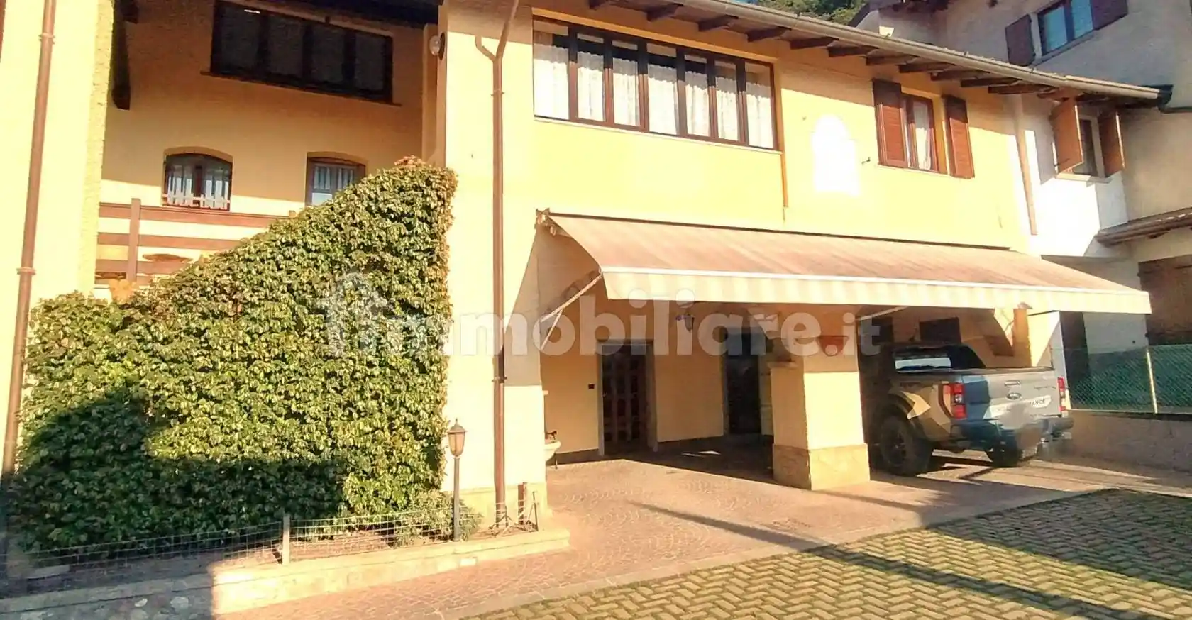 Casa indipendente in vendita a Zandobbio