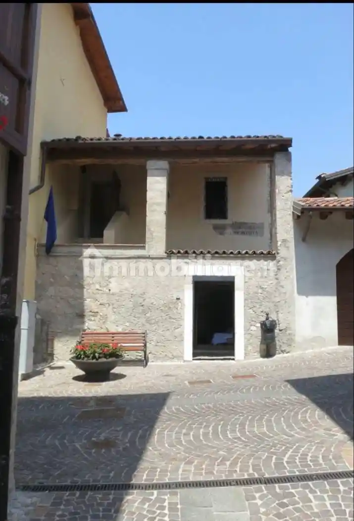 Casa indipendente in vendita a Roè Volciano