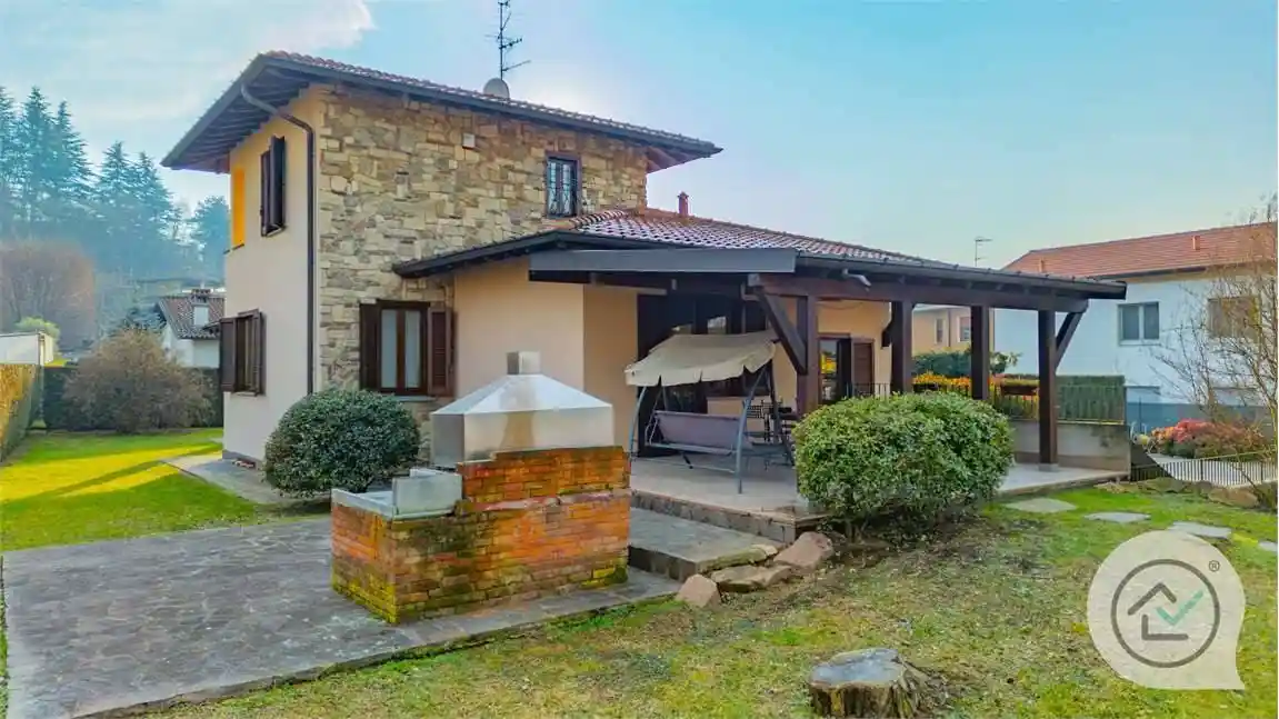 Villa in vendita a Daverio