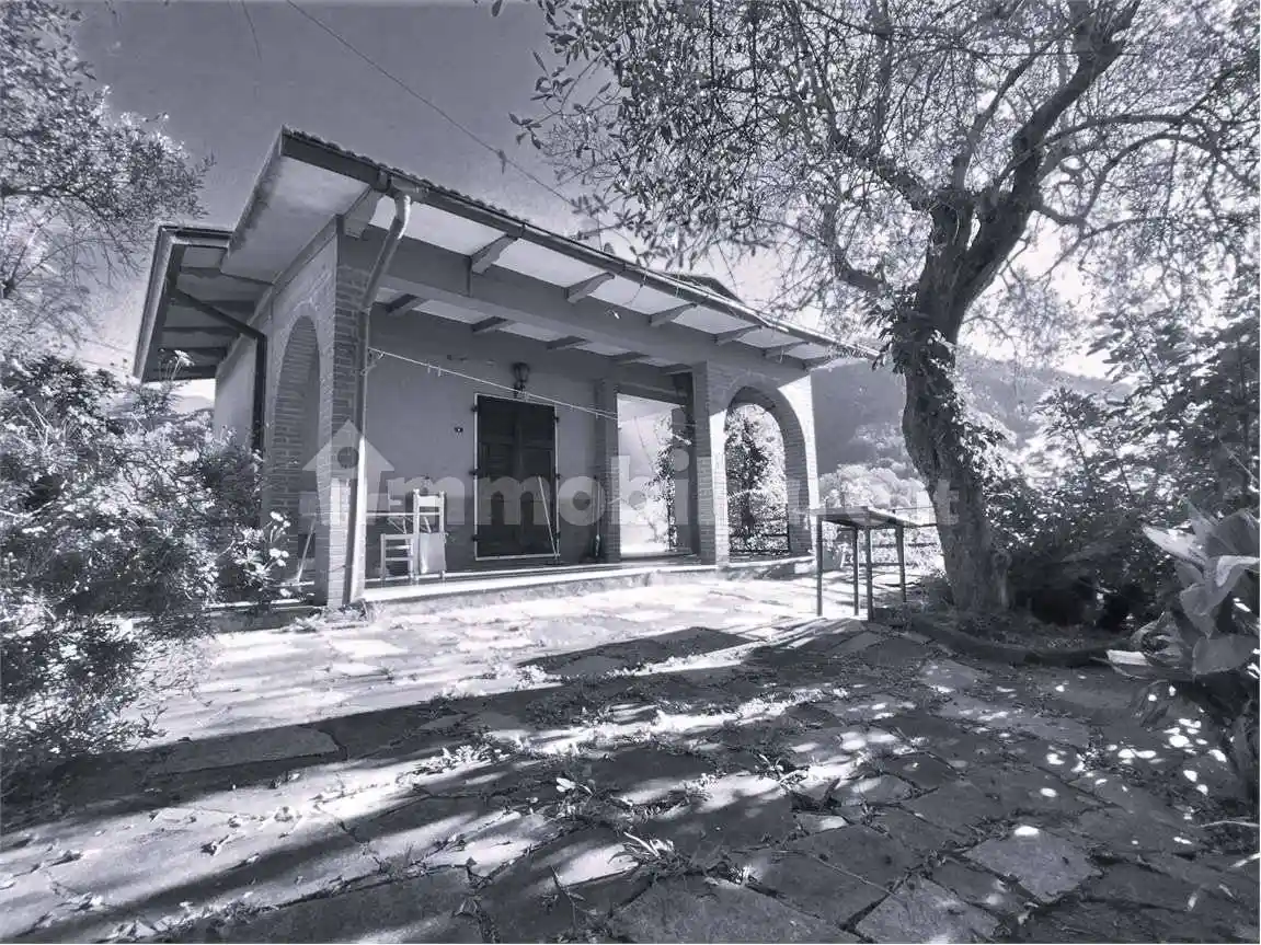 Casa indipendente in vendita a Luni