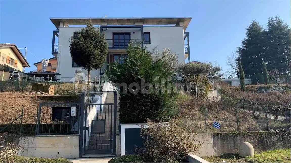 Appartamento in vendita a Oltrona di San Mamette