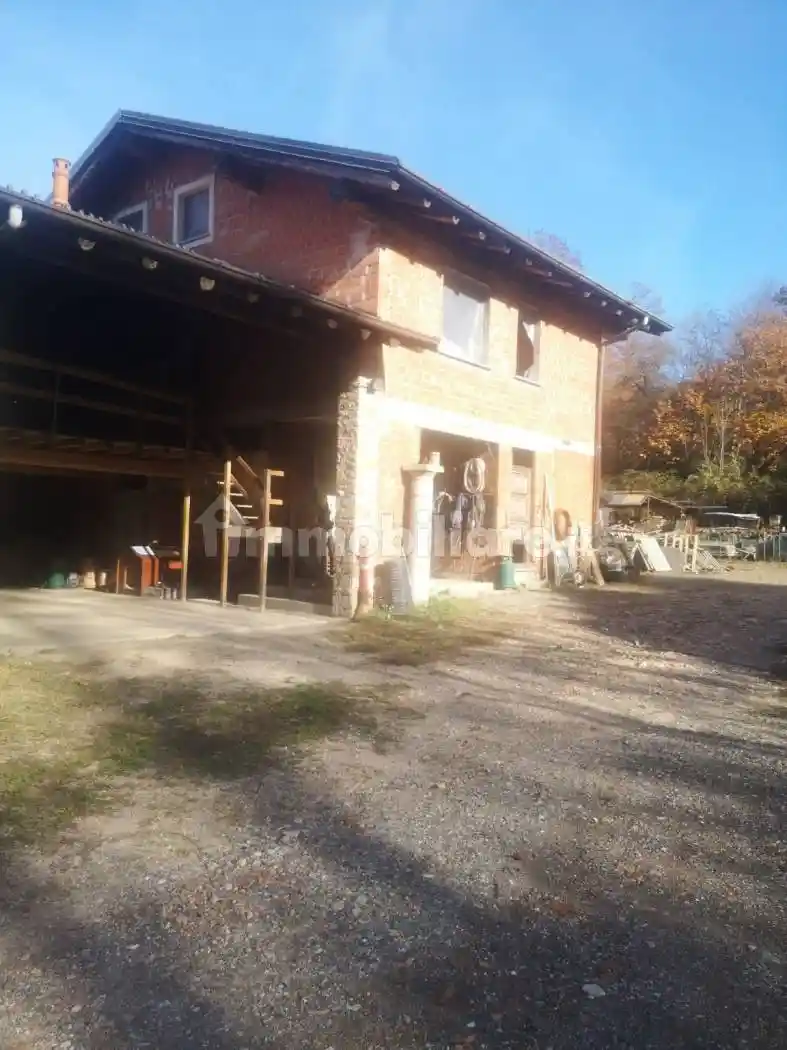 Rustico - Casale in vendita a Brinzio