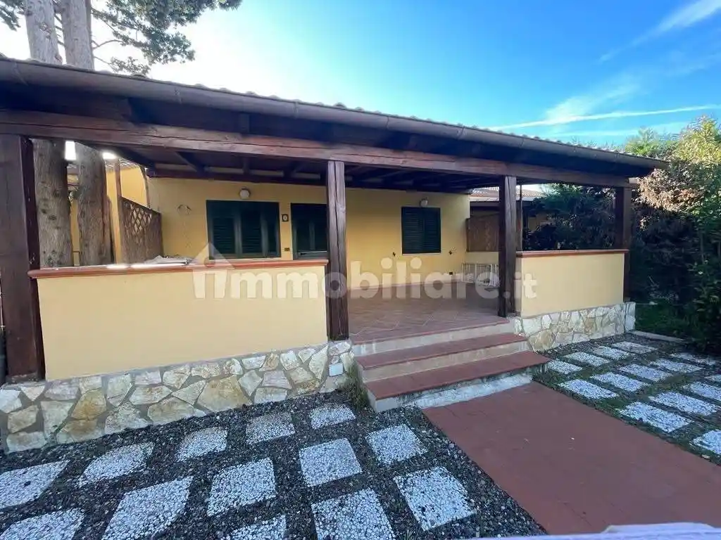 Villetta a schiera in affitto a Campofelice di Roccella