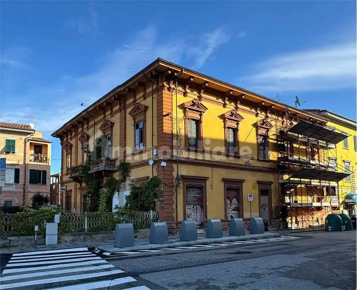 Palazzo - Edificio in vendita a Pisa