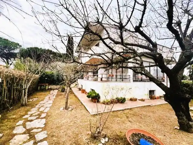 Villa in vendita a Campagnano di Roma