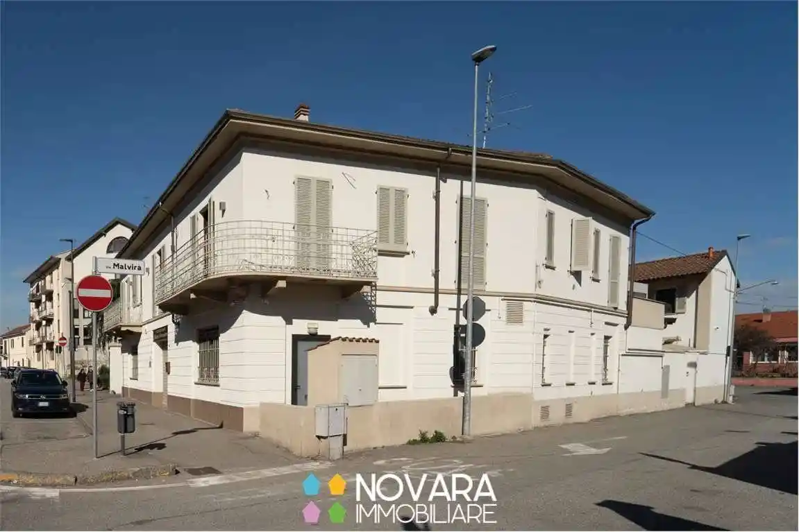 Palazzo - Edificio in vendita a Novara