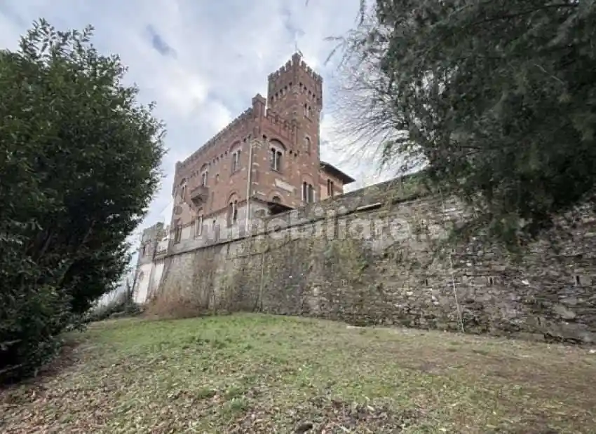 Palazzo - Stabile in vendita a Serra Riccò