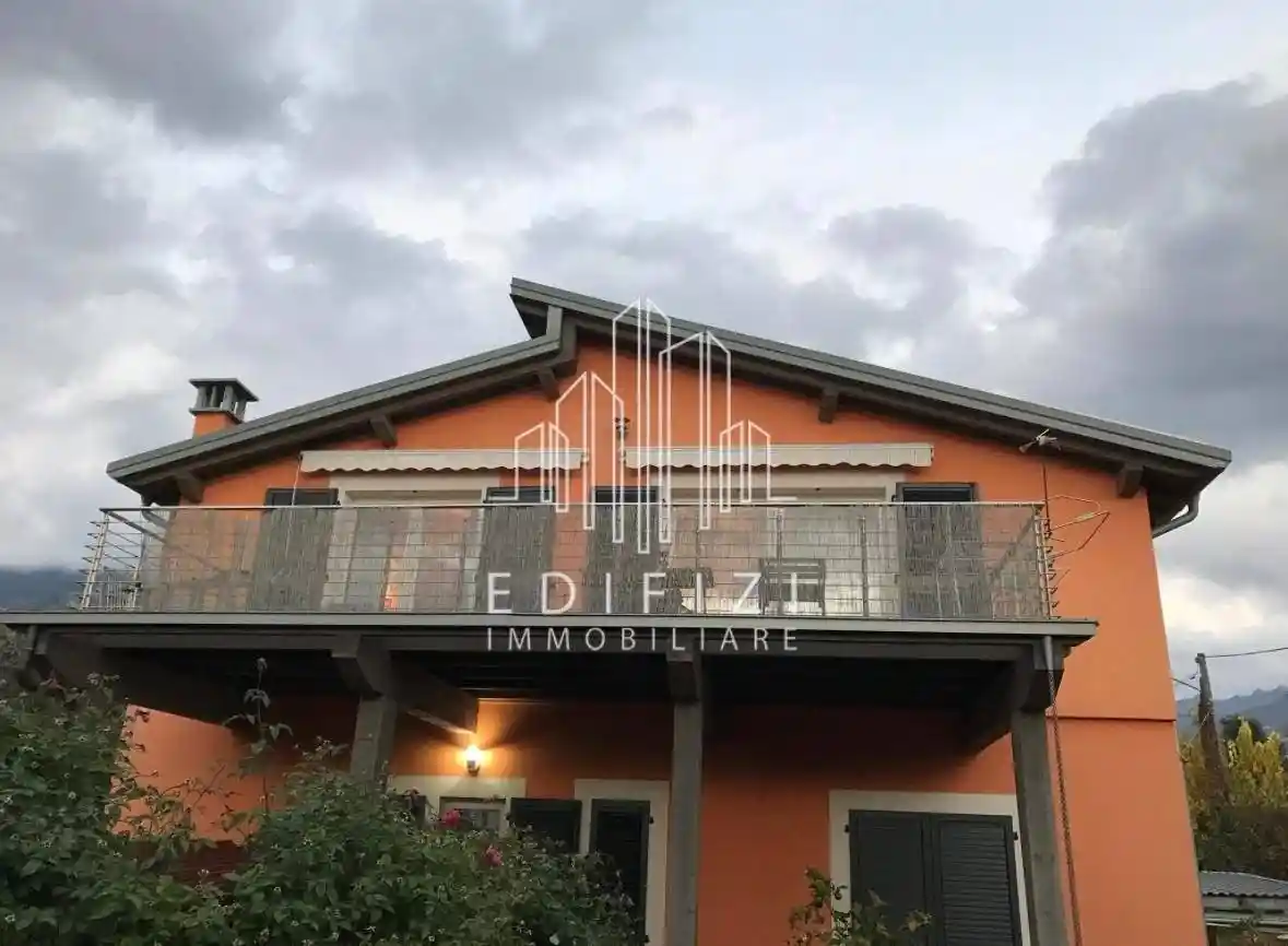 Casa indipendente in vendita a Massa