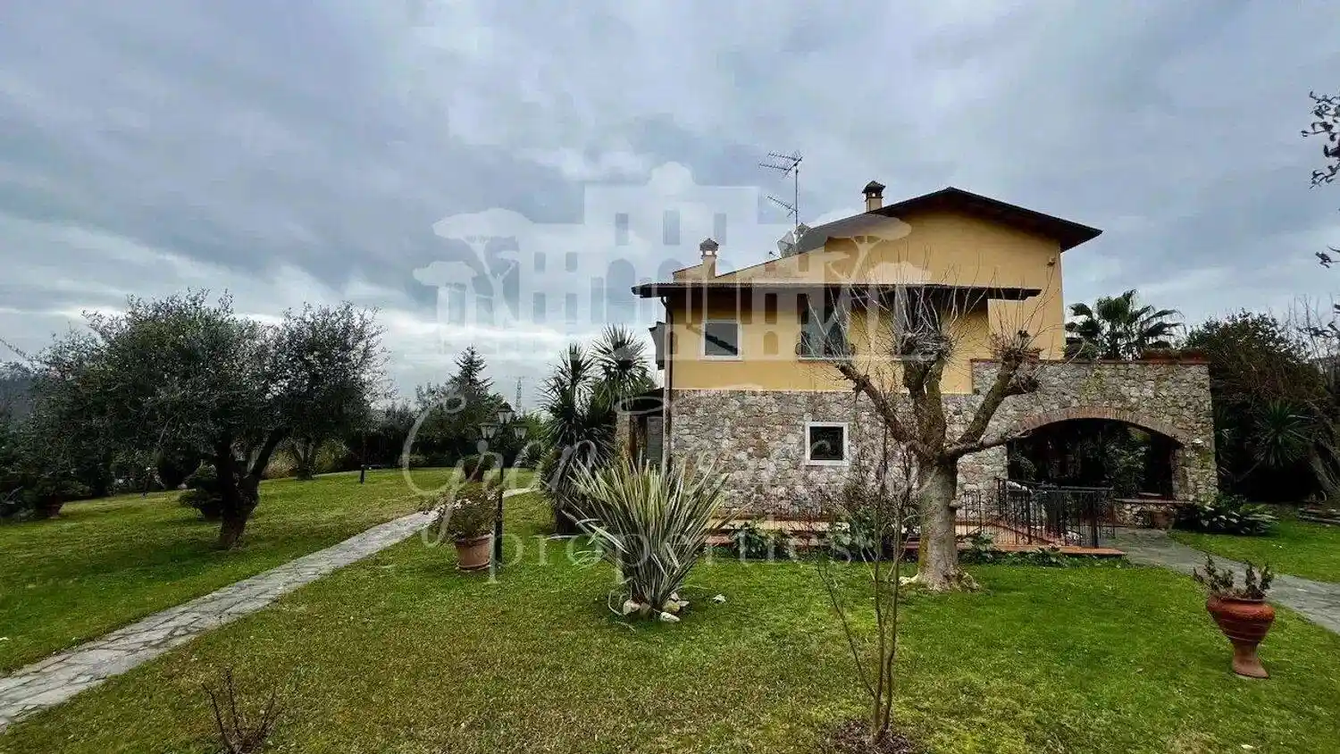 Villa in vendita a Luni