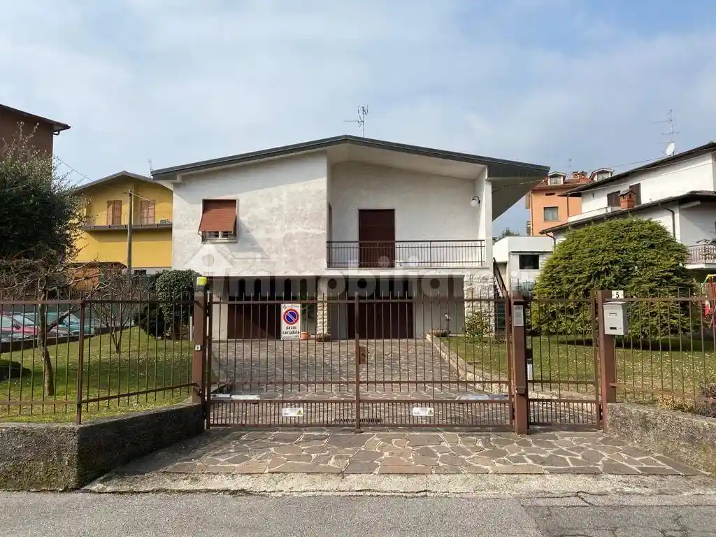 Villa in vendita a Trescore Balneario