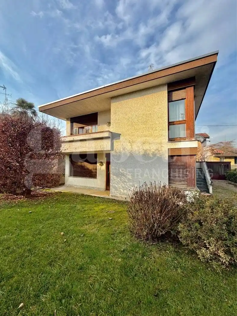 Villa in vendita a Lentate sul Seveso