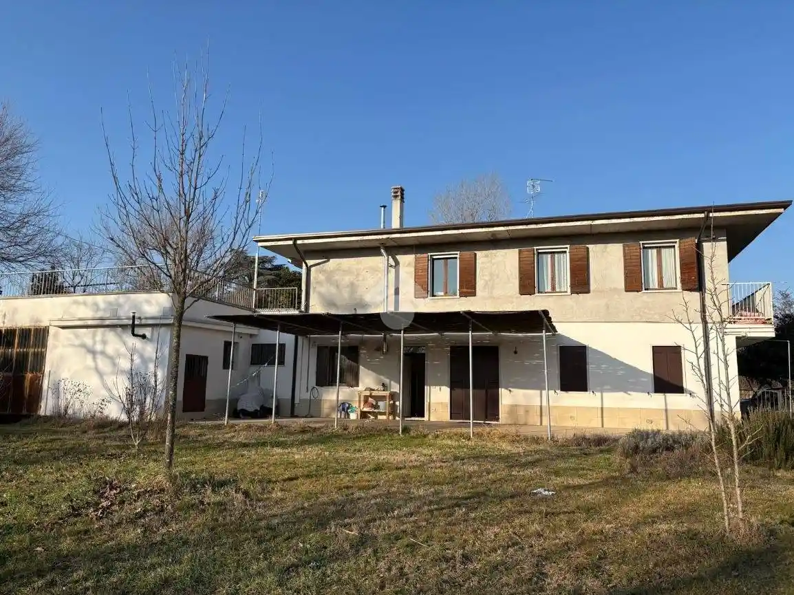 Casa indipendente in vendita a Verona