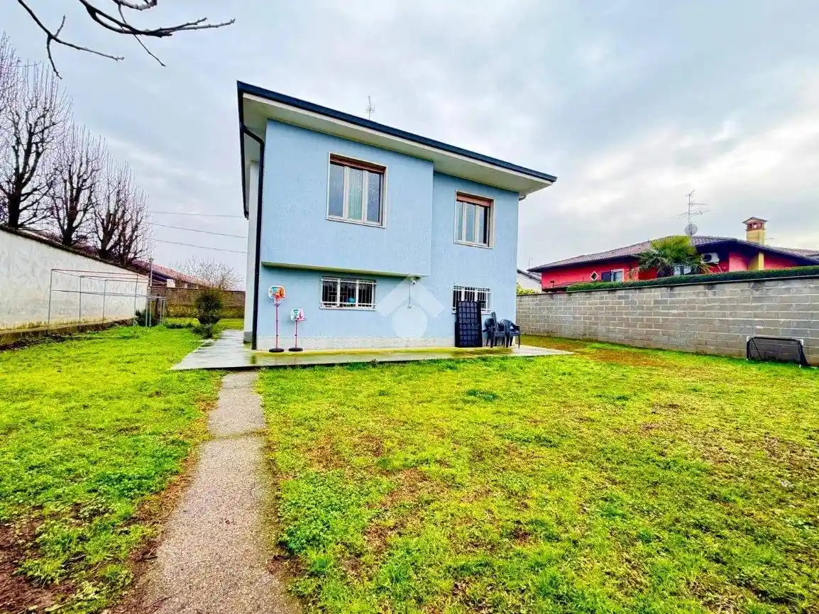 Villa in vendita a Castelleone