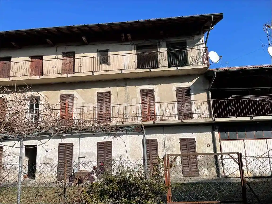 Rustico - Casale in vendita a Divignano