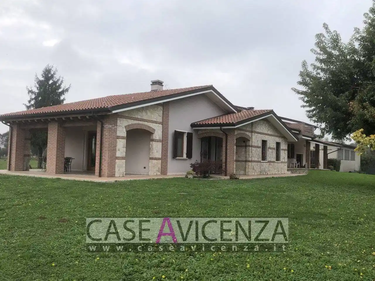 Villa in vendita a Grisignano di Zocco