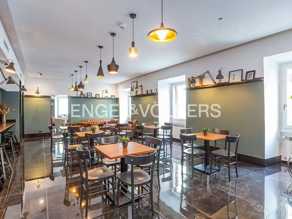 Palazzo - Edificio in vendita a Roma