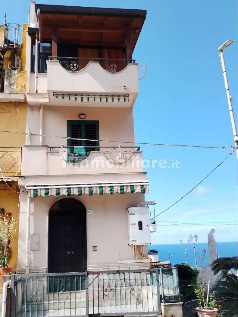 Palazzo - Edificio in vendita a Bagnara Calabra