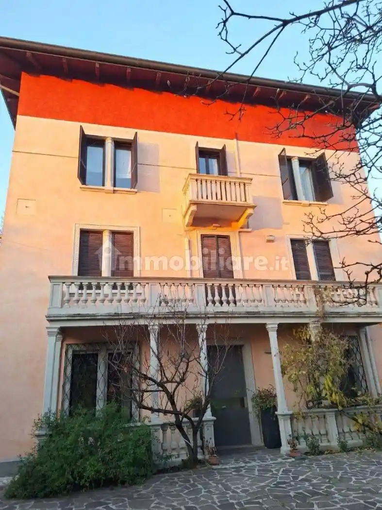Villa in vendita a Mantova