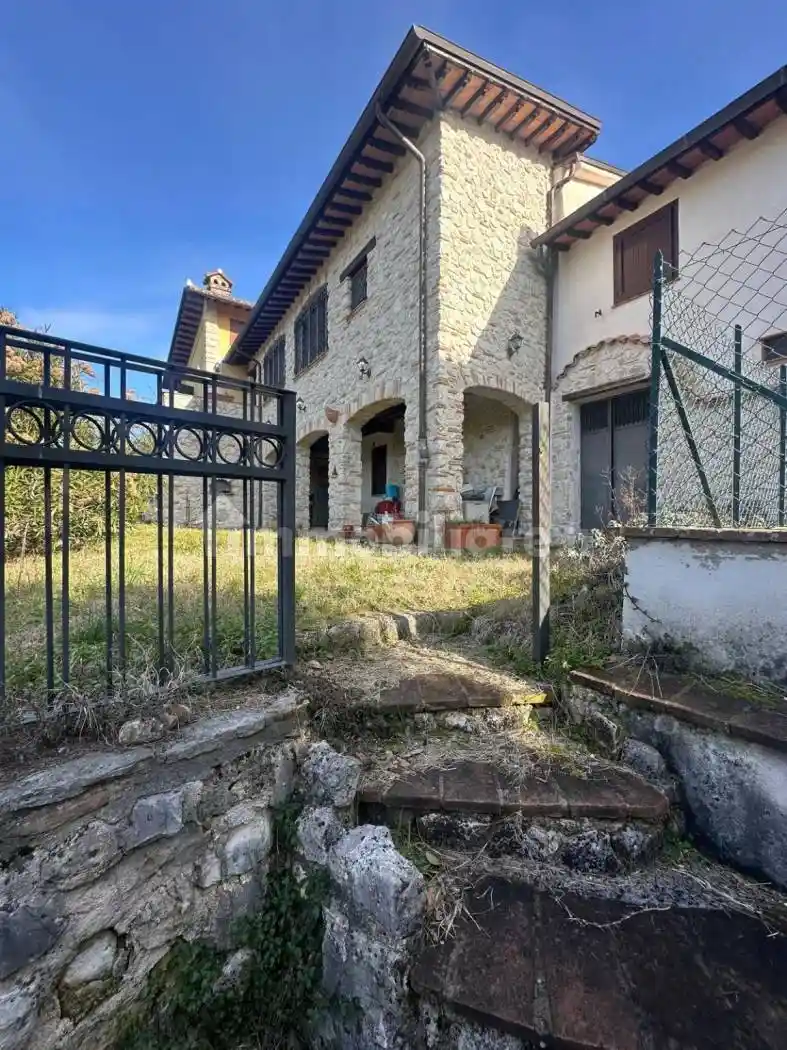 Villa in vendita a Labro