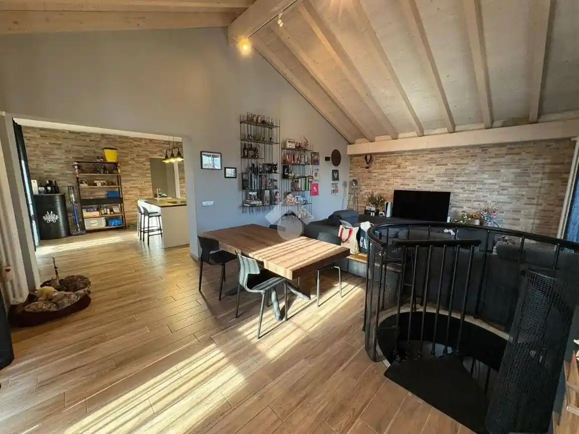 Casa indipendente in vendita a Castelnovetto