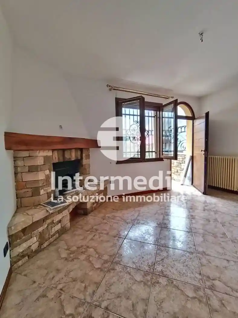 Casa indipendente in vendita a Nave