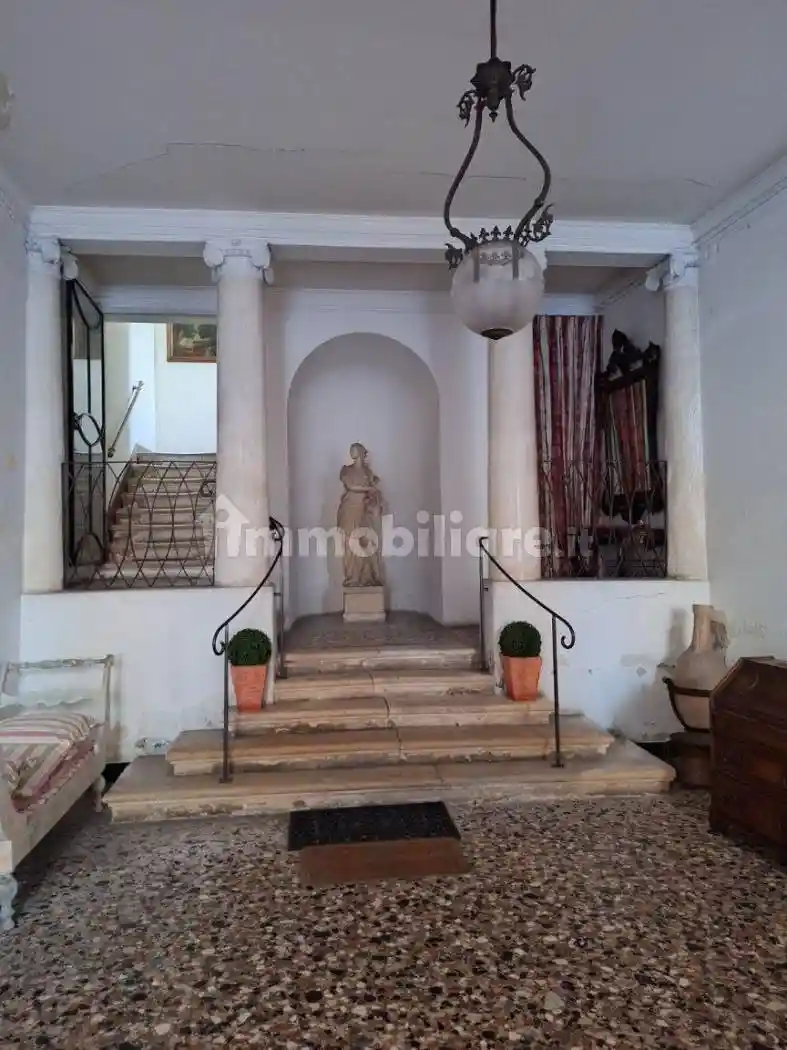 Palazzo - Edificio in vendita a Padova