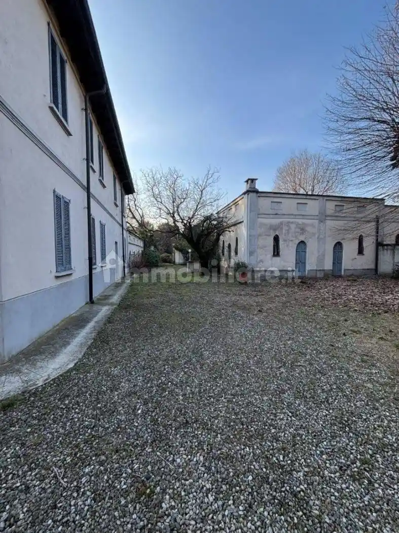 Palazzo - Edificio in vendita a Brugherio
