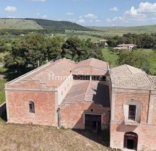 Palazzo - Edificio in vendita a Altamura