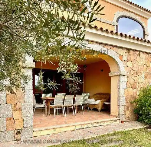 Casa indipendente in affitto a San Teodoro