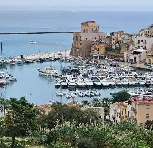 Palazzo - Edificio in vendita a Castellammare del Golfo