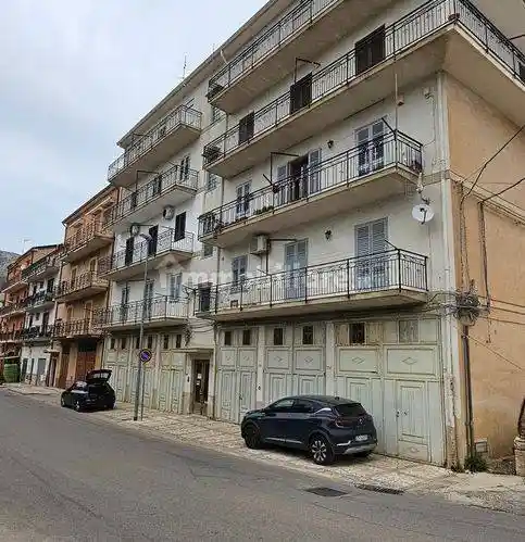 Appartamento in vendita a Piana degli Albanesi