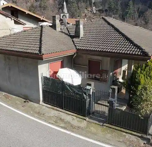 Villa in vendita a Cambiasca