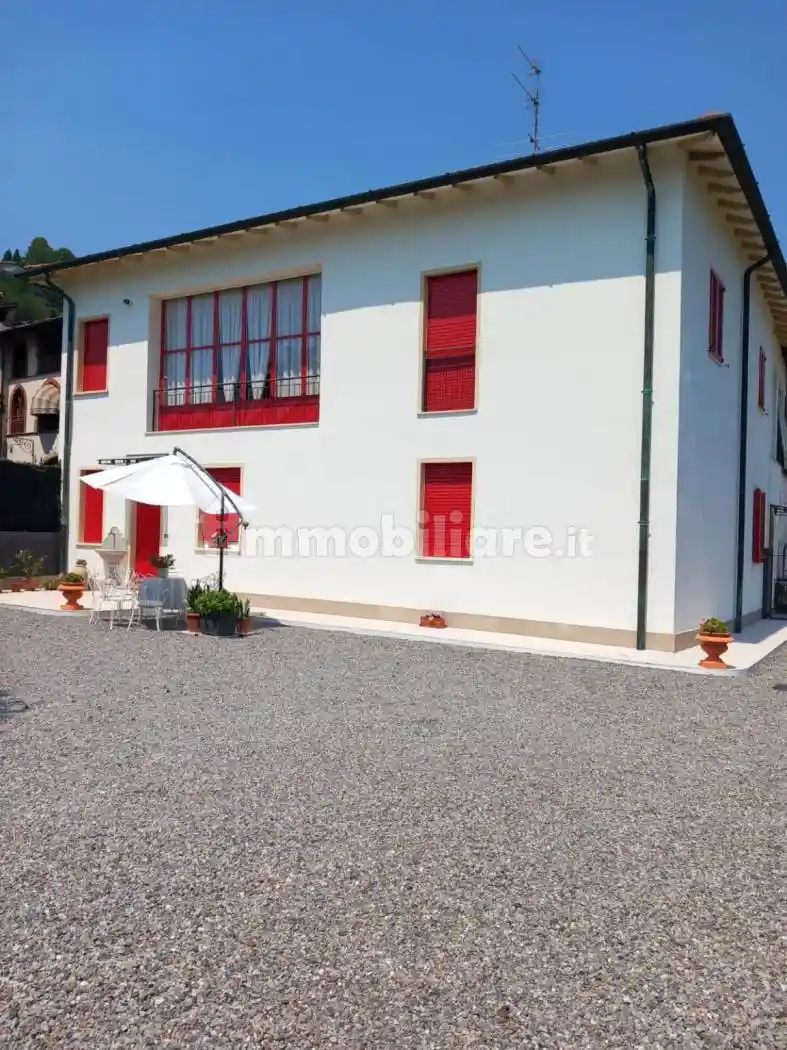 Villa in vendita a Carobbio degli Angeli