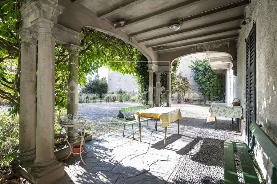 Casa indipendente in vendita a Barasso