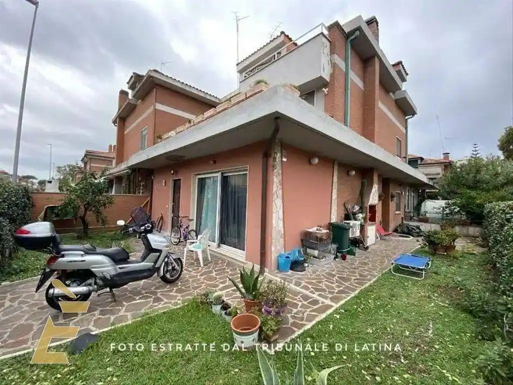 Villa in vendita a Latina