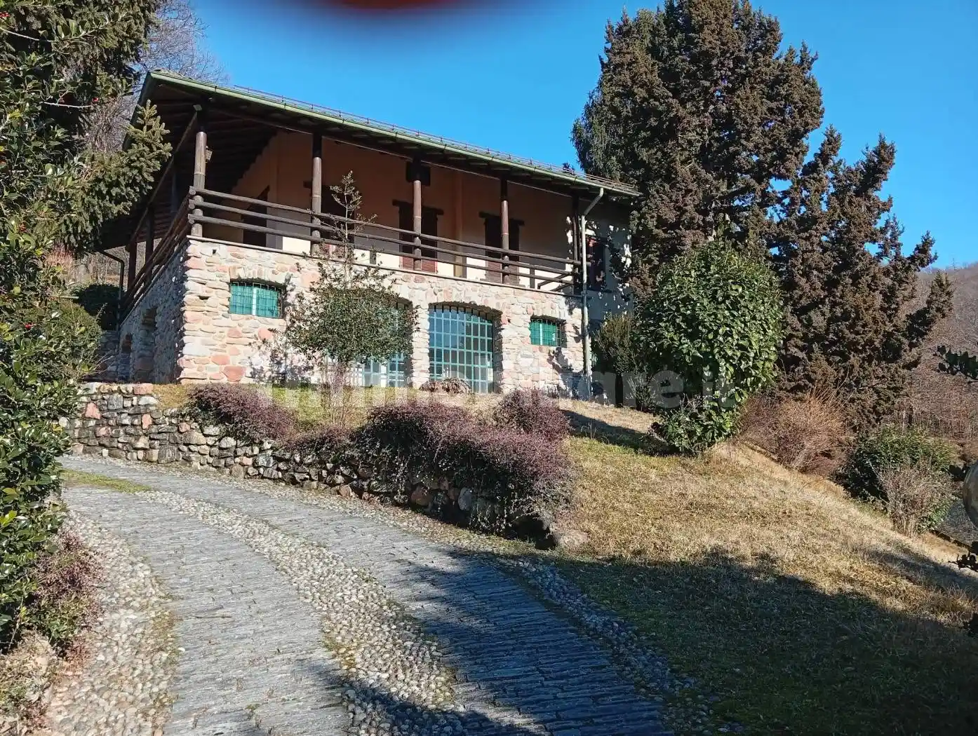 Villa in vendita a Brinzio