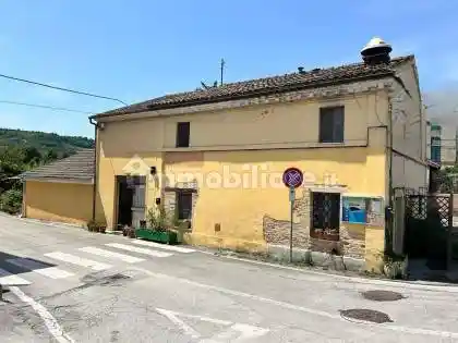 Rustico - Casale in vendita a Montecassiano