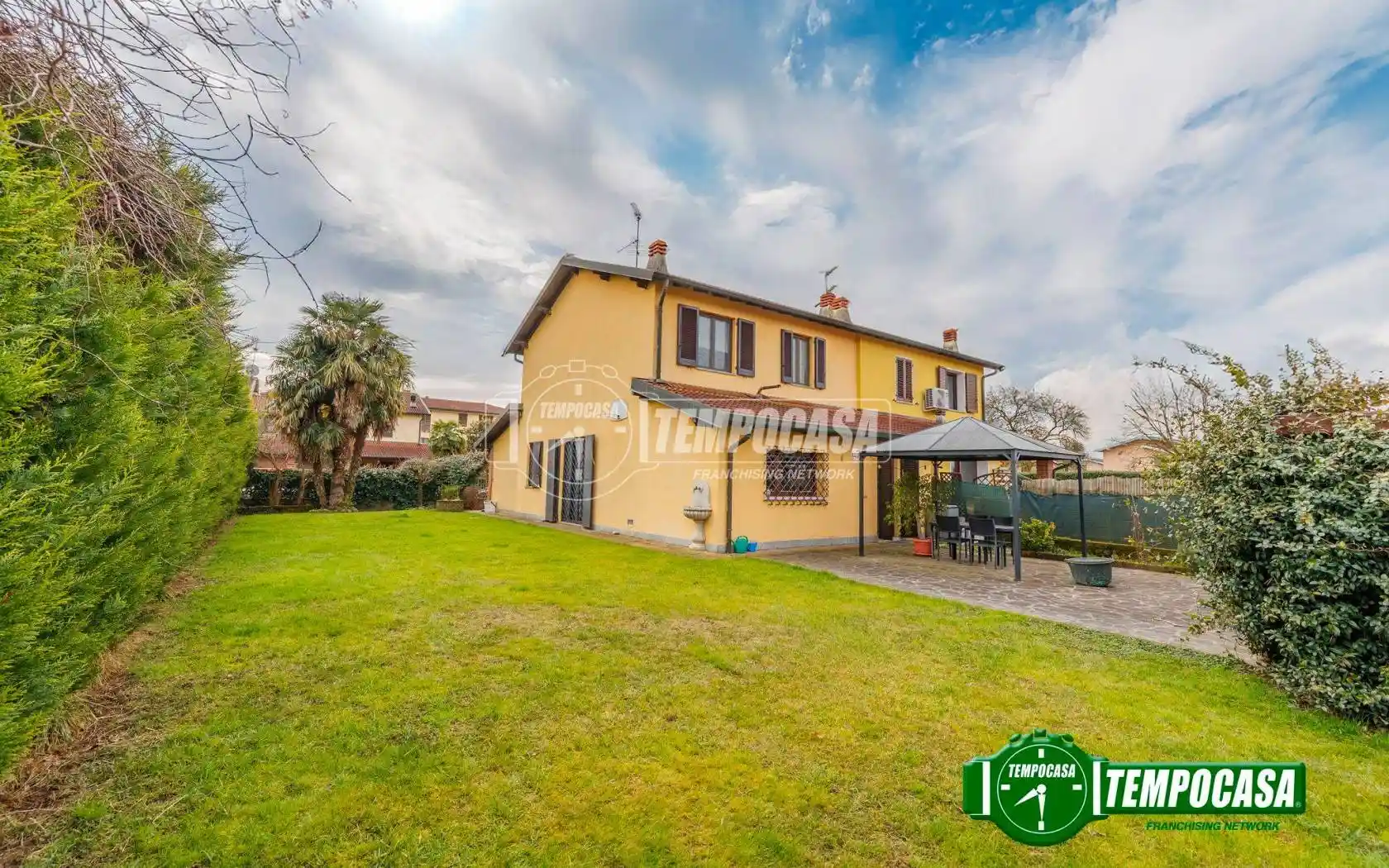 Villa in vendita a Vernate