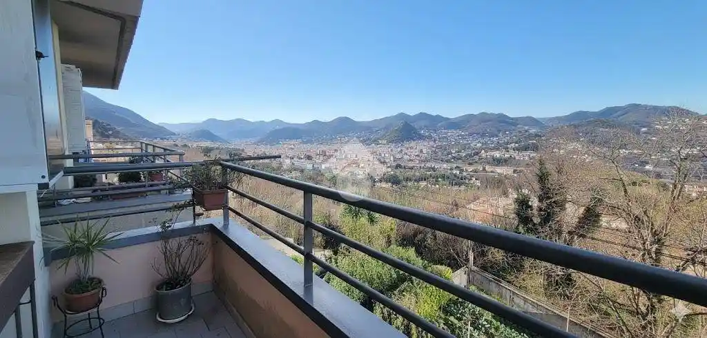 Appartamento in vendita a Vietri sul Mare