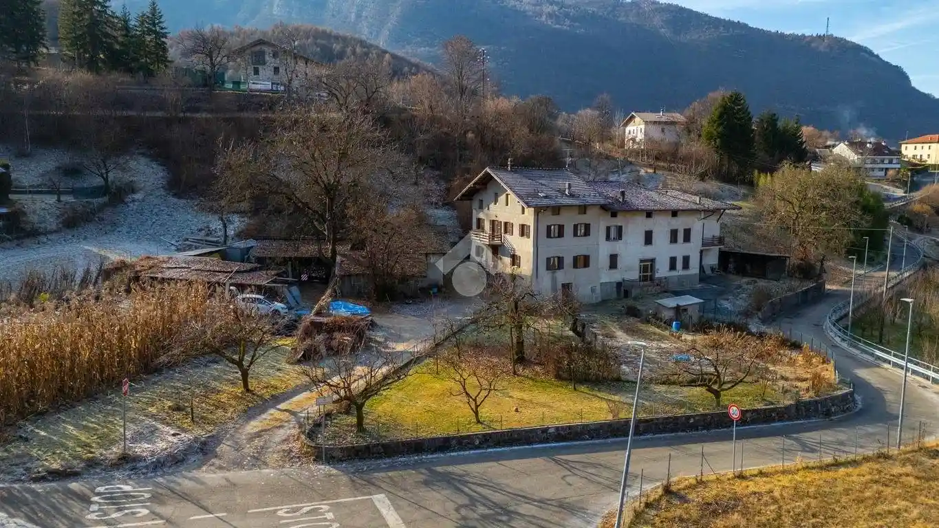 Casa indipendente in vendita a Drena