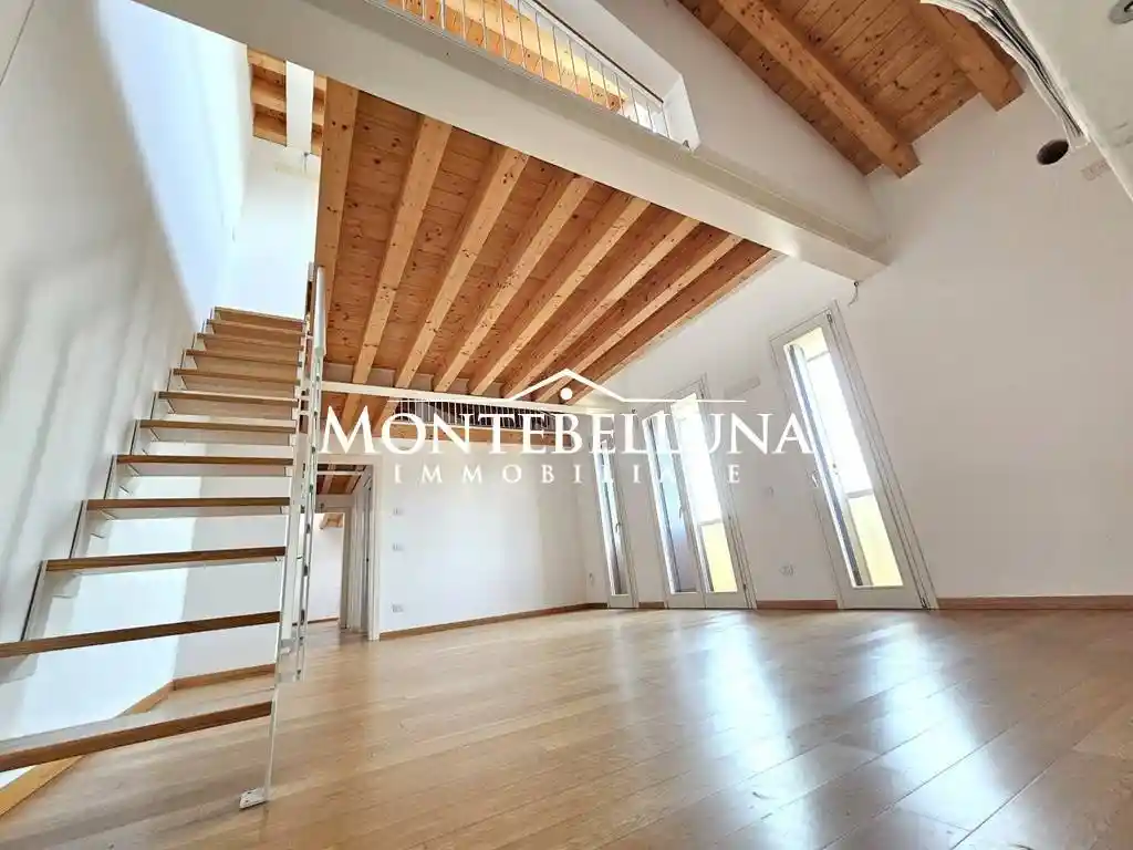 Attico - Mansarda in vendita a Montebelluna