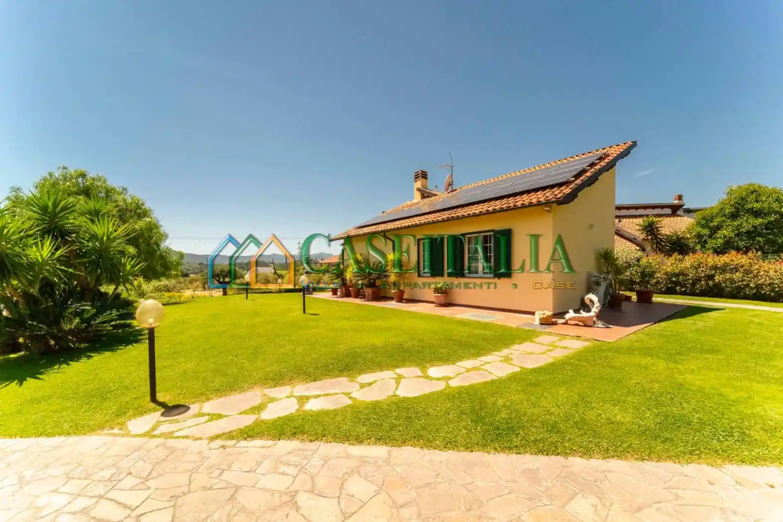 Villa in vendita a Cisano sul Neva