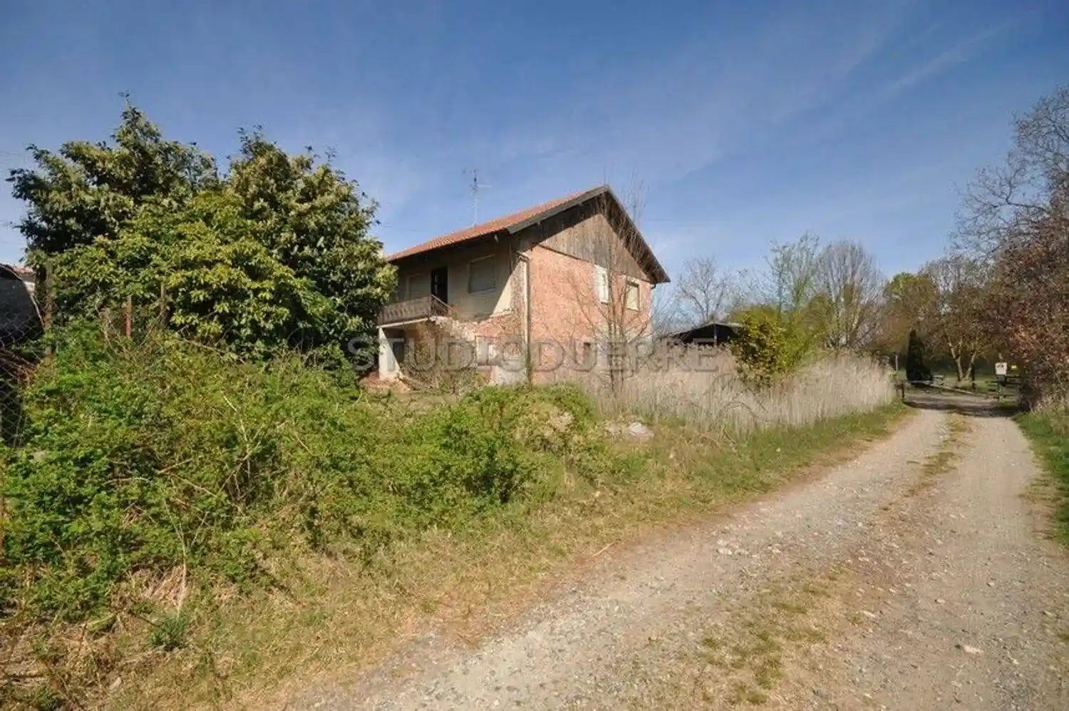 Villa in vendita a Angera